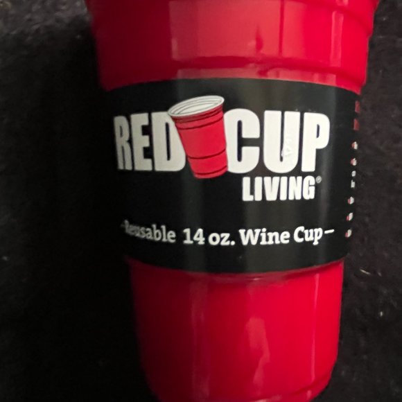 NWT 2 – ‘Red Cup Living’ Reuseable Red Plastic Wine Cup 14oz - Picture 4 of 8